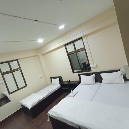 OYO 87714 Thangal Hotel Imphal Bagian luar foto