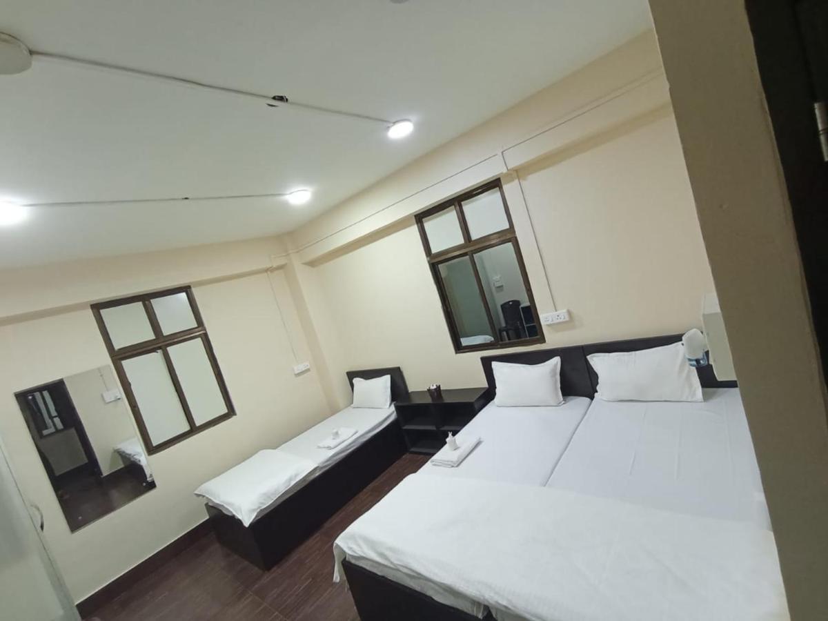 OYO 87714 Thangal Hotel Imphal Bagian luar foto