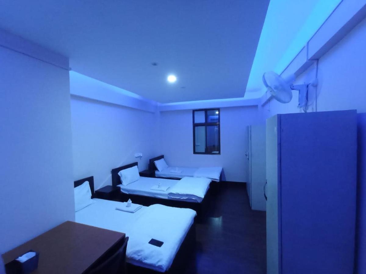 OYO 87714 Thangal Hotel Imphal Bagian luar foto