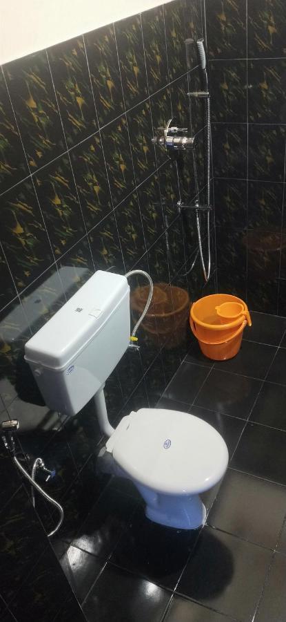 OYO 87714 Thangal Hotel Imphal Bagian luar foto