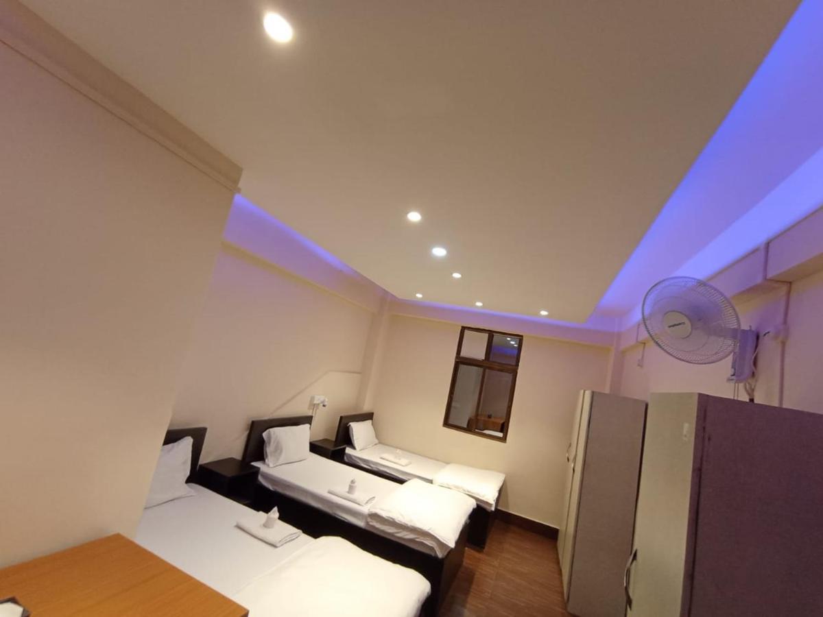 OYO 87714 Thangal Hotel Imphal Bagian luar foto