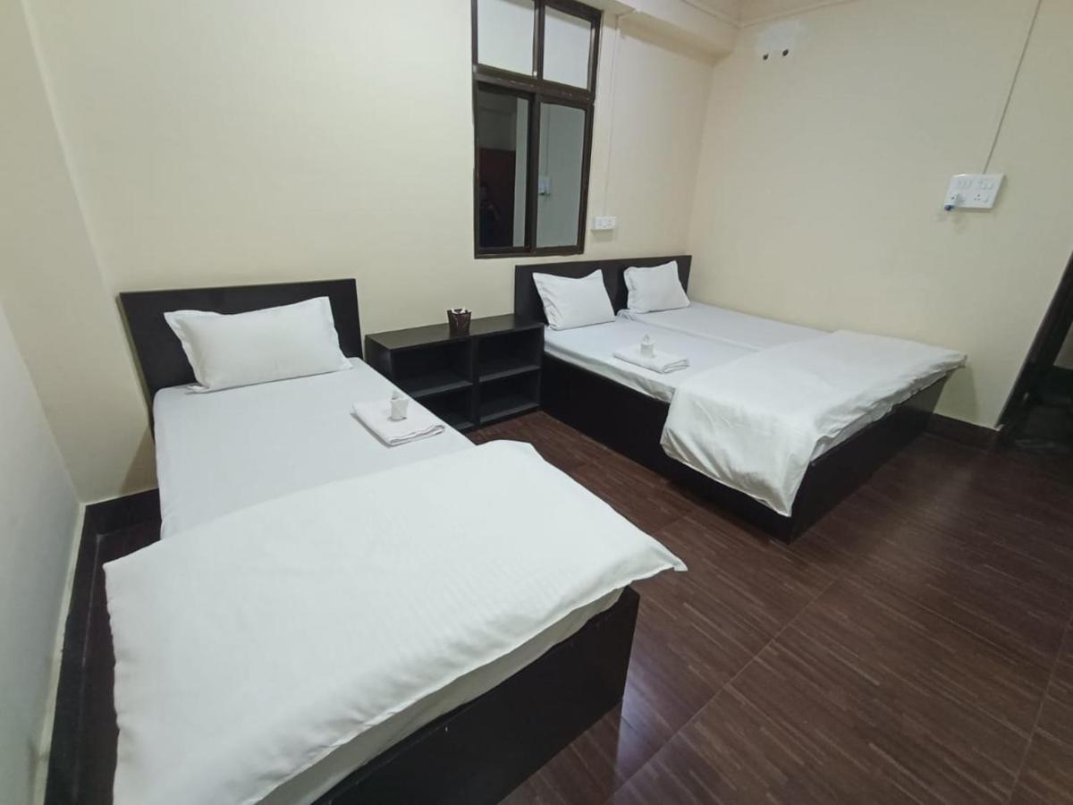 OYO 87714 Thangal Hotel Imphal Bagian luar foto