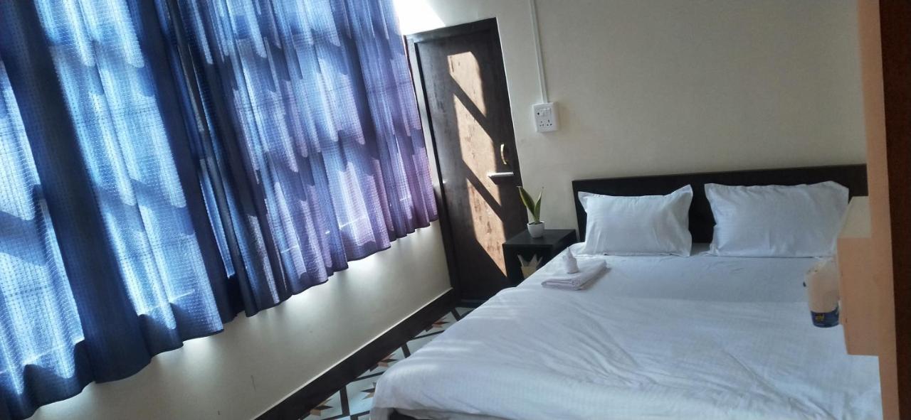 OYO 87714 Thangal Hotel Imphal Bagian luar foto