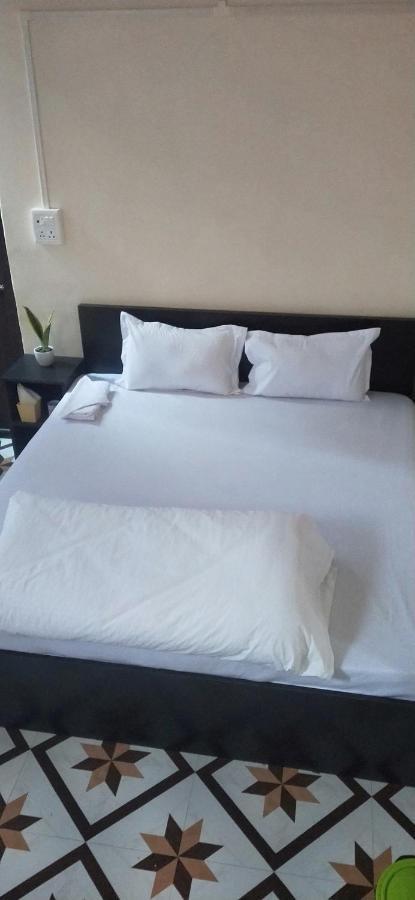 OYO 87714 Thangal Hotel Imphal Bagian luar foto