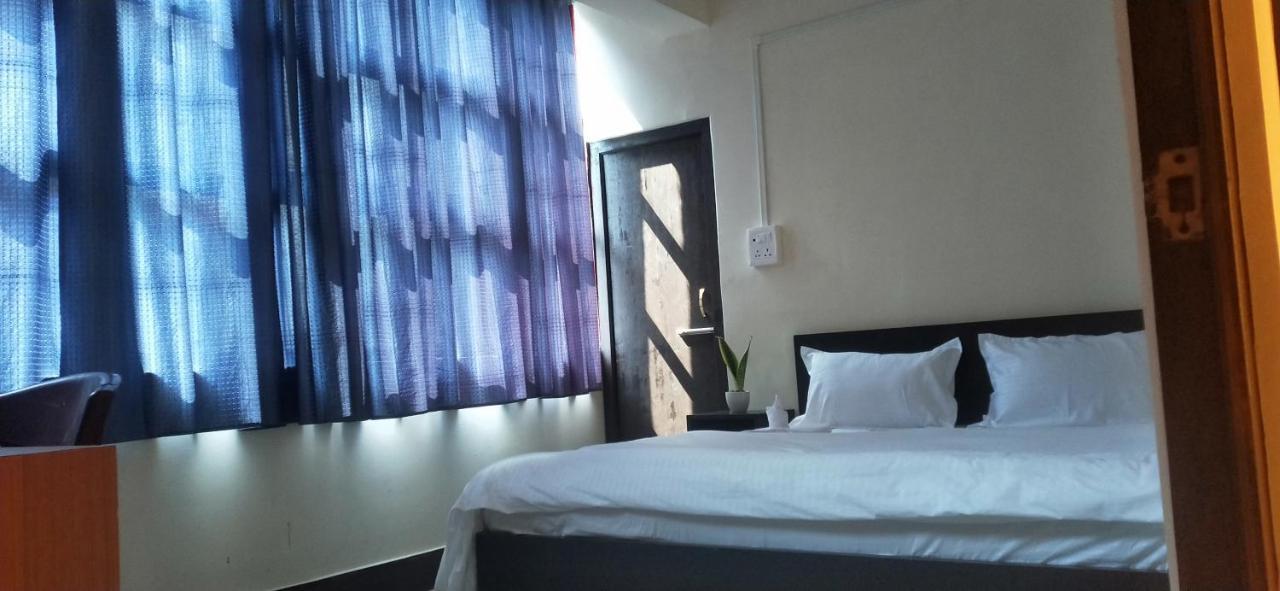 OYO 87714 Thangal Hotel Imphal Bagian luar foto
