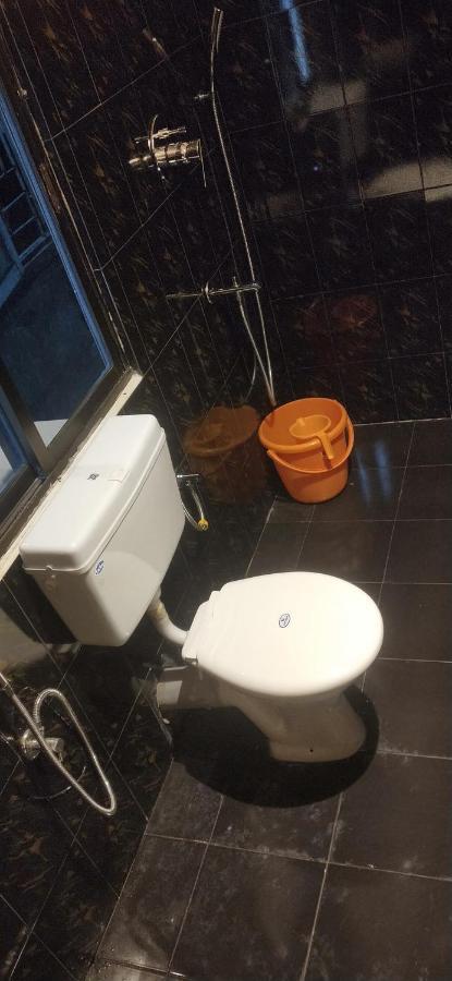 OYO 87714 Thangal Hotel Imphal Bagian luar foto