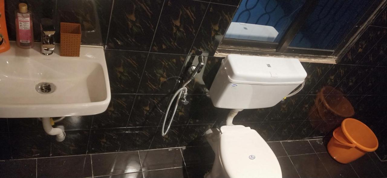 OYO 87714 Thangal Hotel Imphal Bagian luar foto